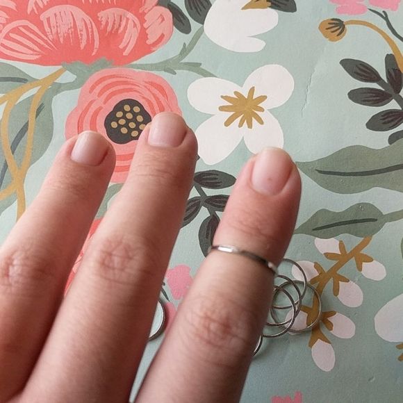 Nwot size 4 dainty silver set of 8 midi ring - Picture 3 of 3